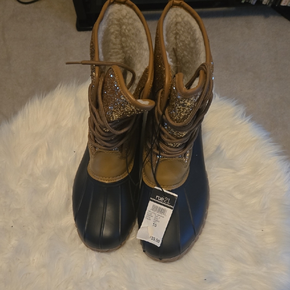 Rue21 Women's Glittery Tan and Black Winter Boots